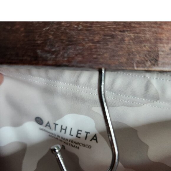 Athleta Women's Small Beige Tan Camo Contender 
 7/8 Tight Zip Pockets, size S - Picture 5 of 12